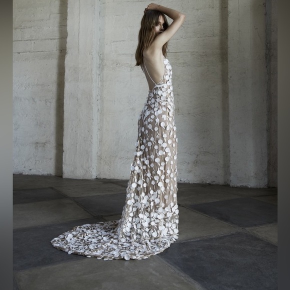 FL&L Wedding Dress with train - Picture 5 of 7